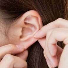 Come stappare orecchie: consigli per rimuovere tappi orecchie